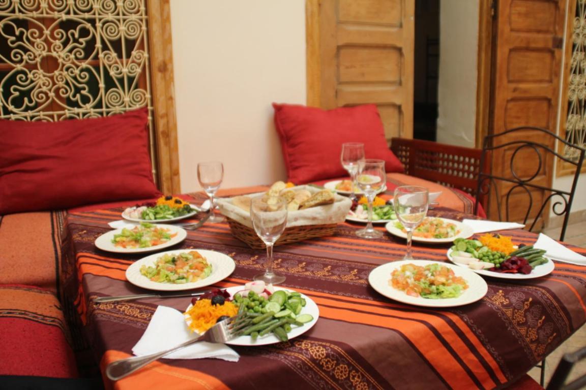 La Maison Des Lallas Hotel Sefrou Bagian luar foto